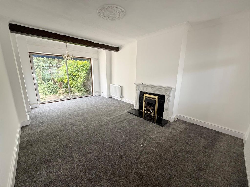 Property photo 2 of 7 Living Room