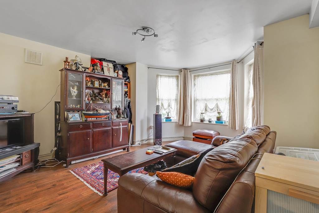Property photo 2 of 11 02-d7c6Jhhgll - Flat 2, 275 Church Road - 4-Small