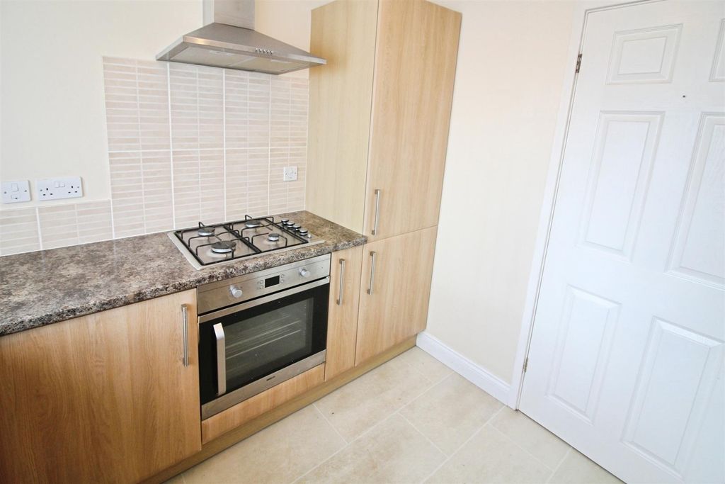 Property photo 3 of 10 Kitchen