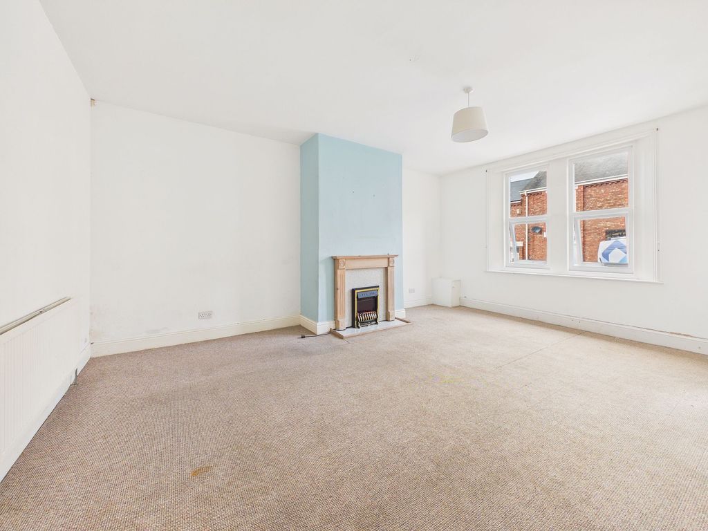 Property photo 1 of 9 Lounge