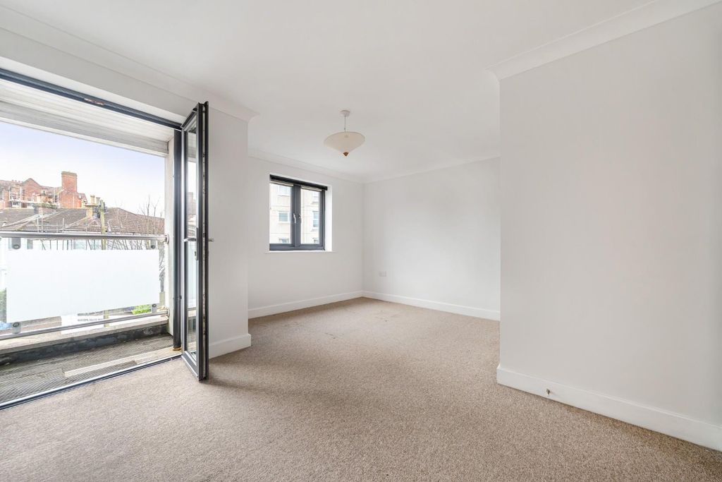 Property photo 3 of 13 1425167-4-69Afeeddb262d.Jpg