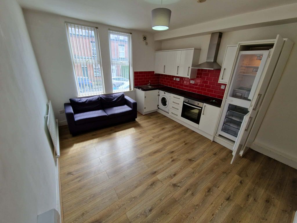 Property photo 3 of 7 Lounge/Kitchen