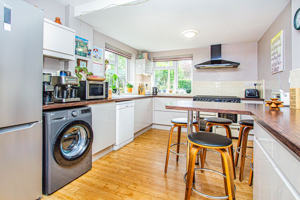 Property photo 2 of 16 Kitchen/Breakfast Room