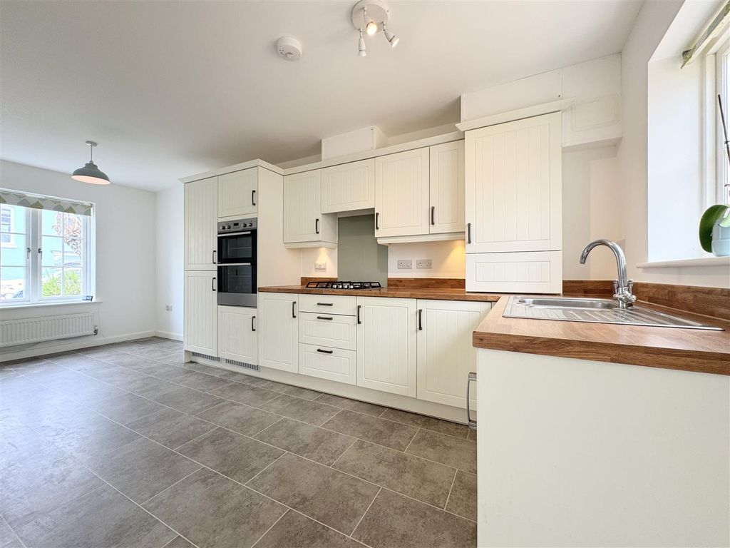 Property photo 2 of 25 Kitchen Diner
