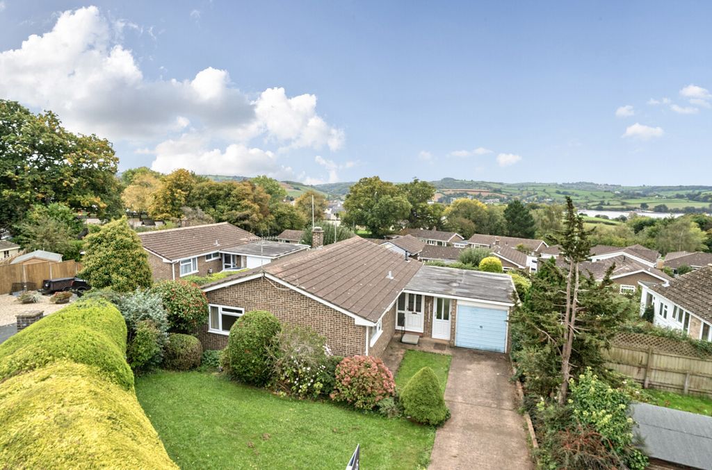 Property photo 1 of 17 1 - Front