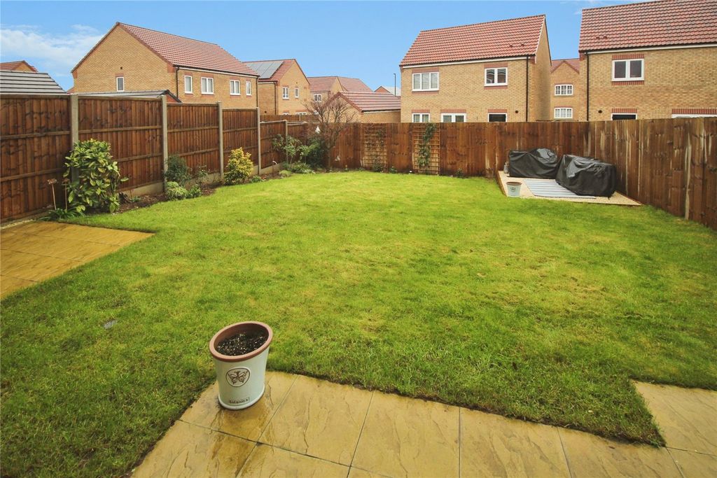 Property photo 3 of 16 Gardens