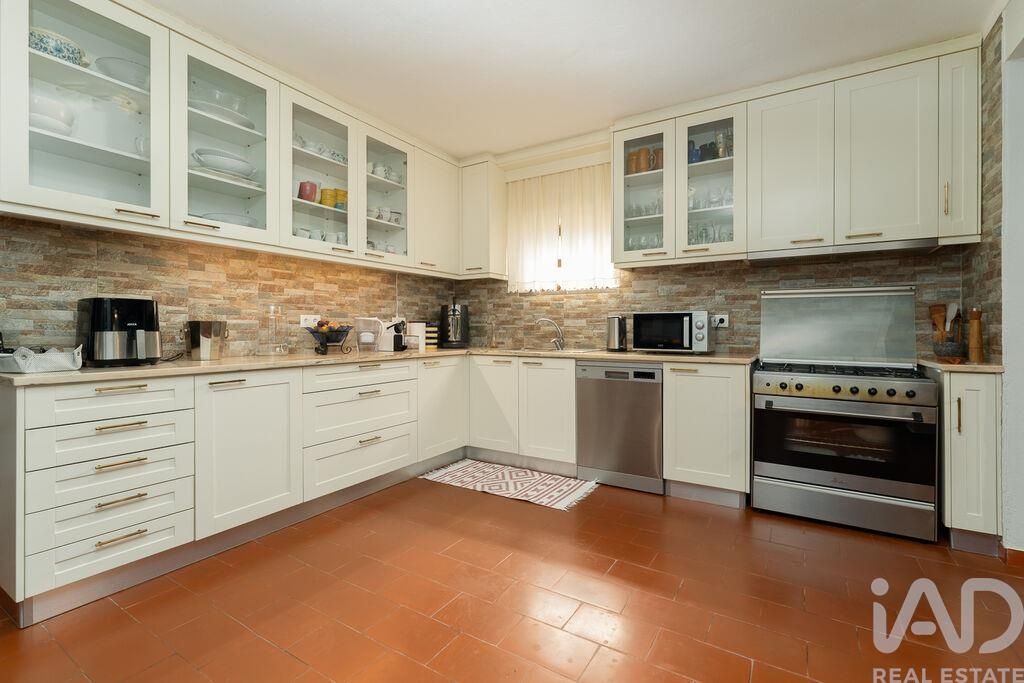 Property photo 3 of 28