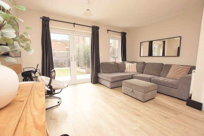 Property photo 3 of 15 Lounge/Diner