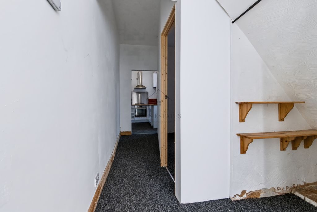 Property photo 3 of 10 3