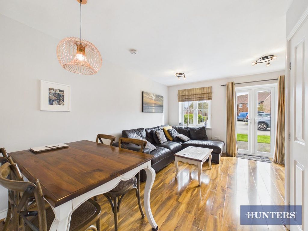 Property photo 3 of 23 Living Diner