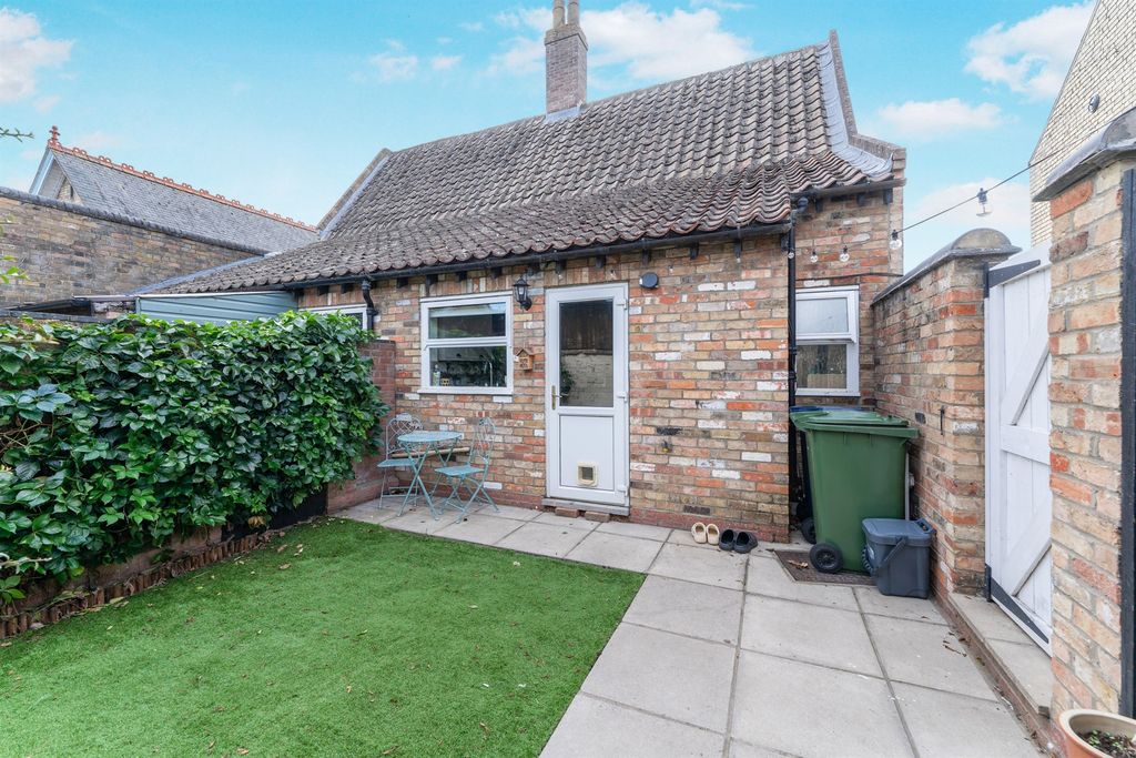 Property photo 2 of 15