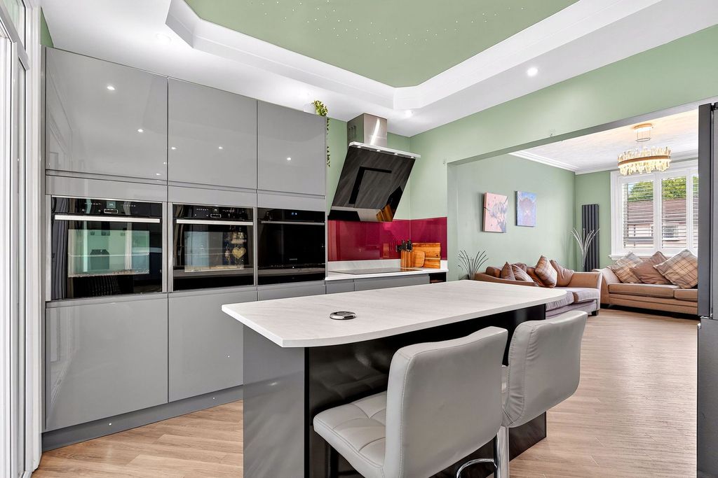 Property photo 3 of 66 Kitchen