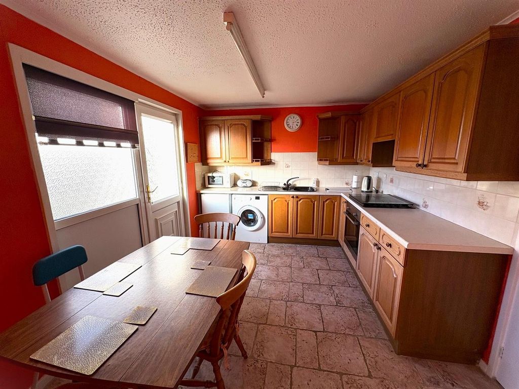 Property photo 3 of 14 Kitchen