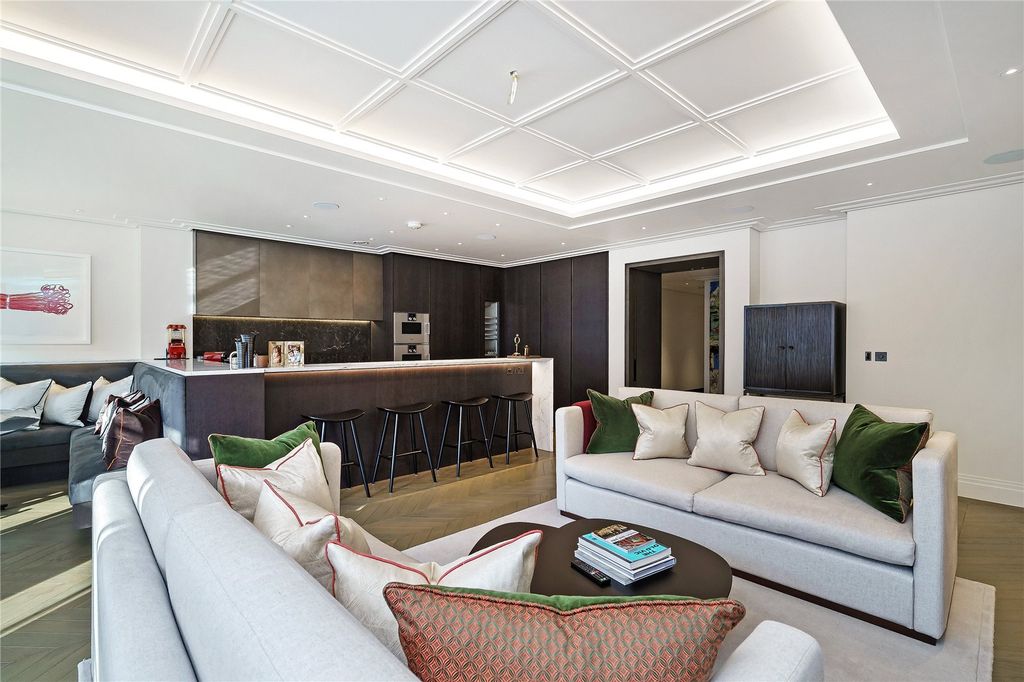 Property photo 1 of 9 Reception