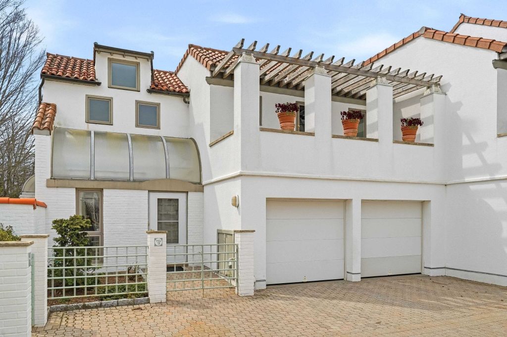 Property photo 1 of 31