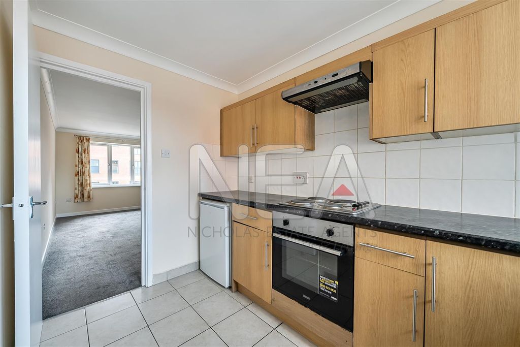 Property photo 3 of 13 Kitchen
