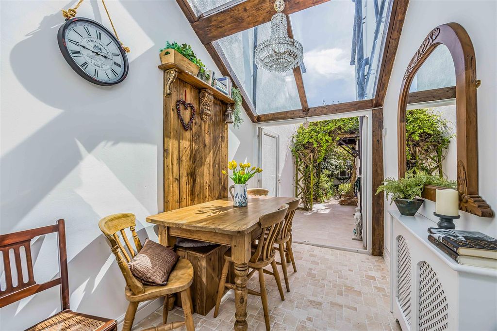 Property photo 2 of 29 1 Netley Place, Southsea-Small-Porticomarketing-So