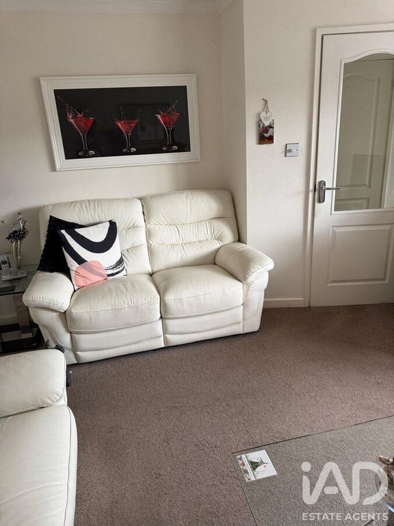 Property photo 2 of 34