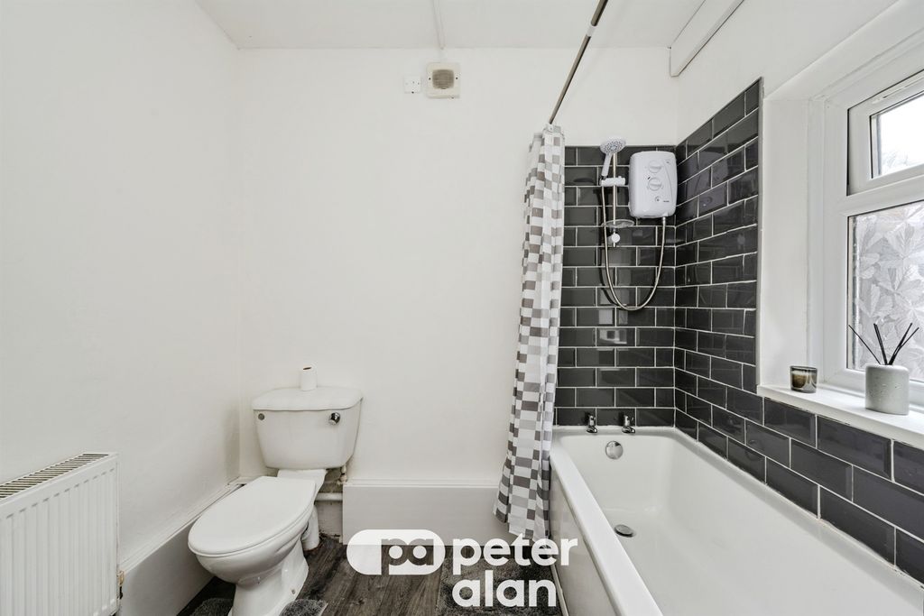 Property photo 3 of 20