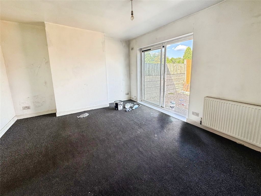 Property photo 3 of 10 Living Room
