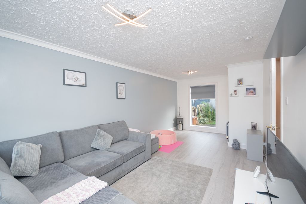 Property photo 3 of 10 Lounge