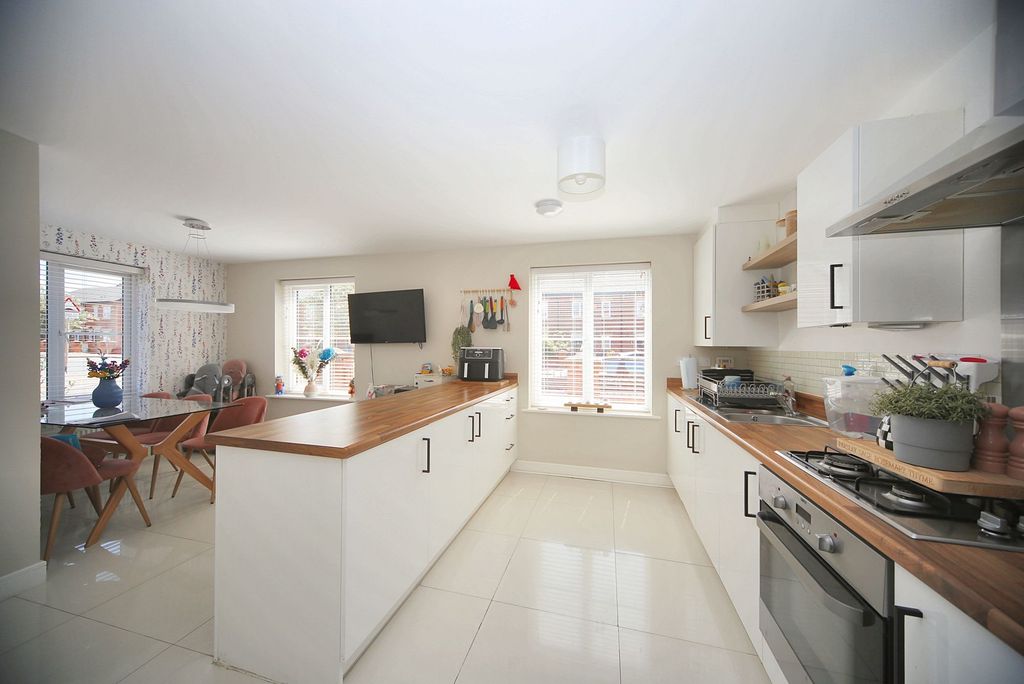 Property photo 3 of 24