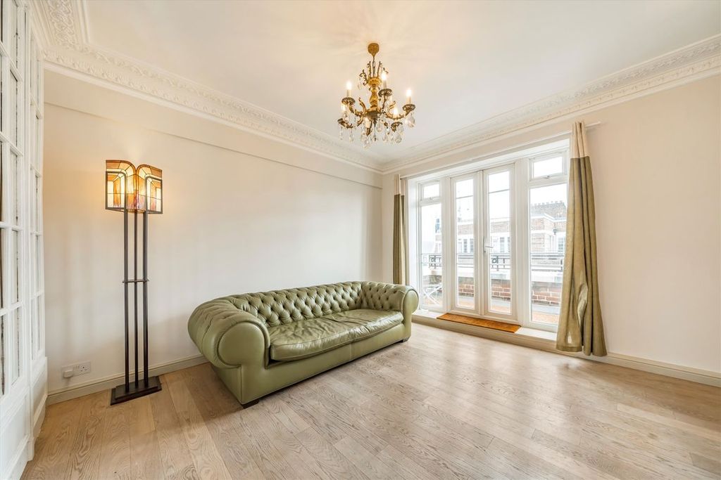 Property photo 2 of 8