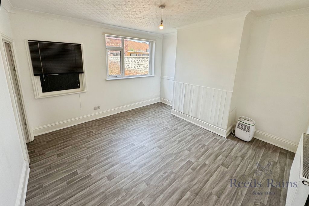 Property photo 3 of 12 Dining Room