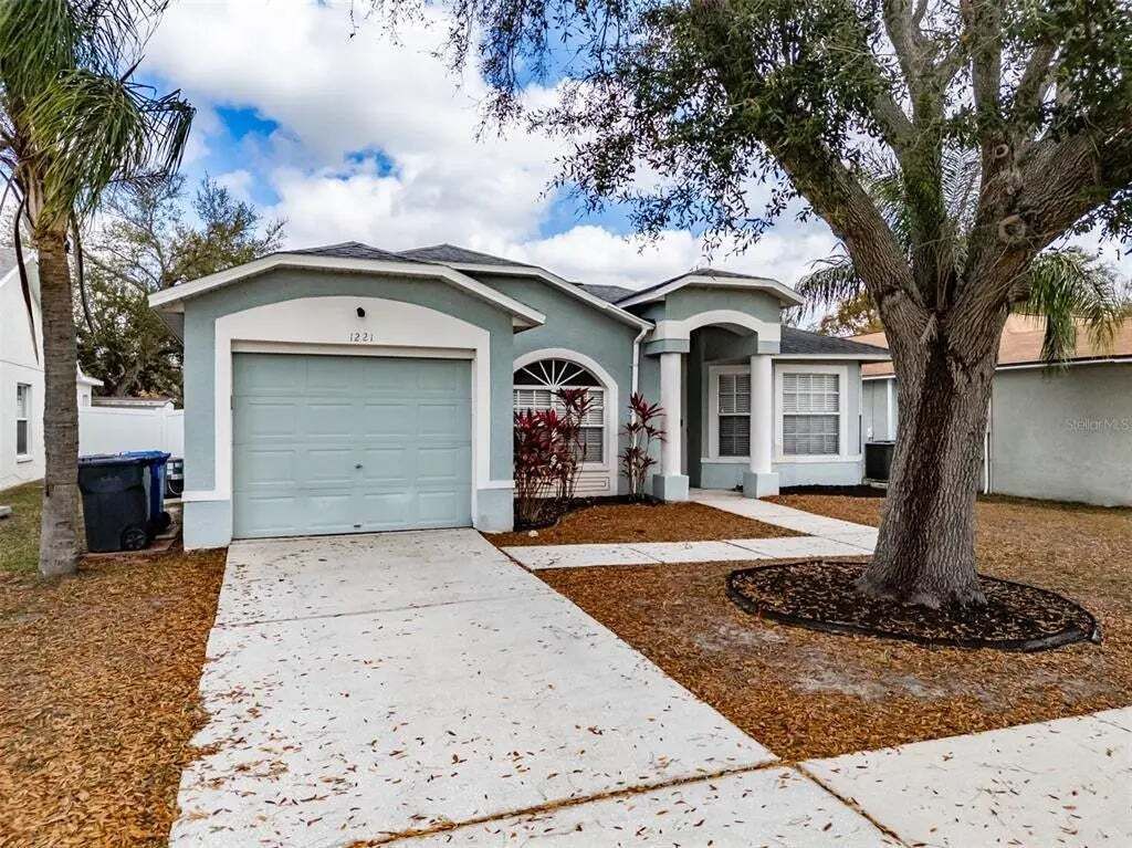 Property photo 1 of 20