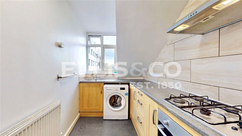 Property photo 2 of 17 Picture No. 14