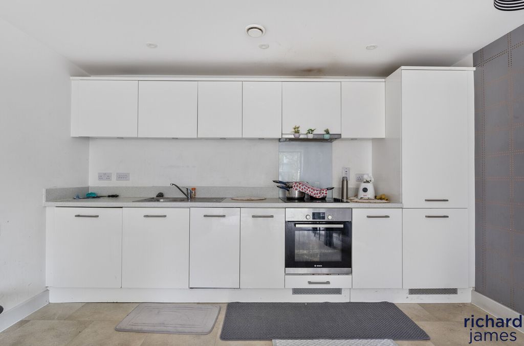 Property photo 2 of 15 3141Fe471d2748Ef9B5d7E6Ea1636E9E