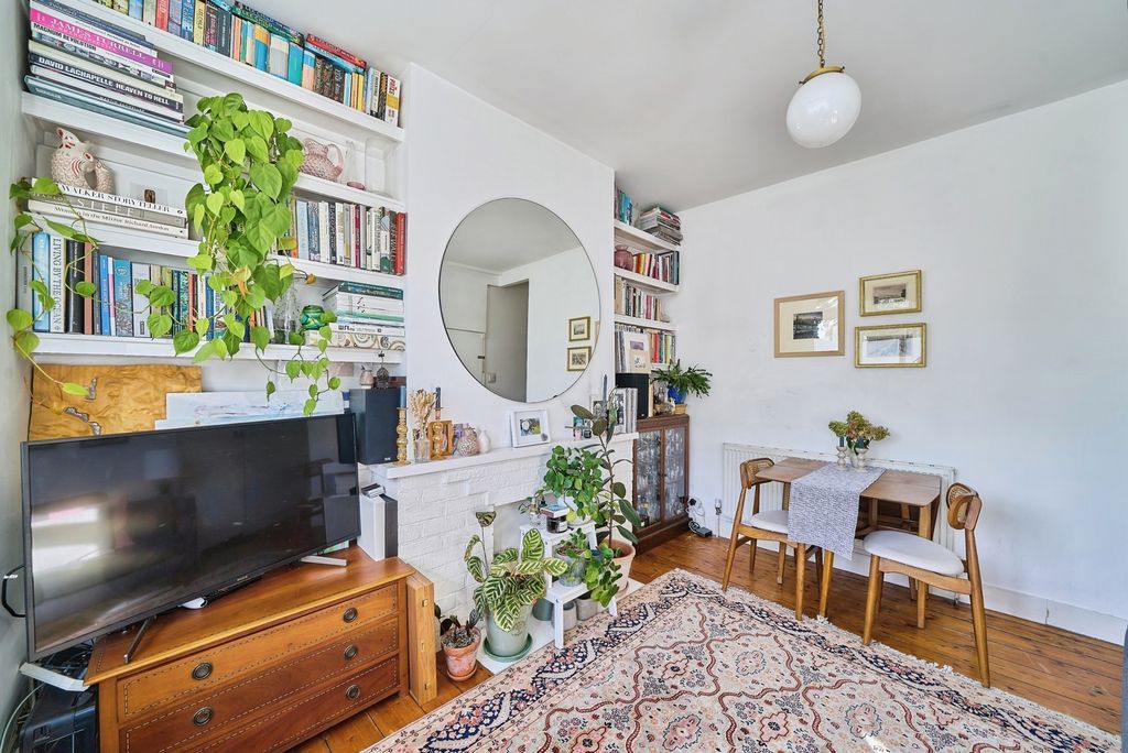 Property photo 3 of 17 Photo