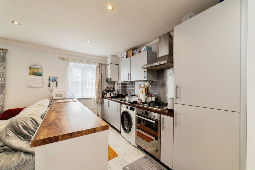 Additional image 4 of 2 bed flat for saleFoundry Close, Melksham SN12