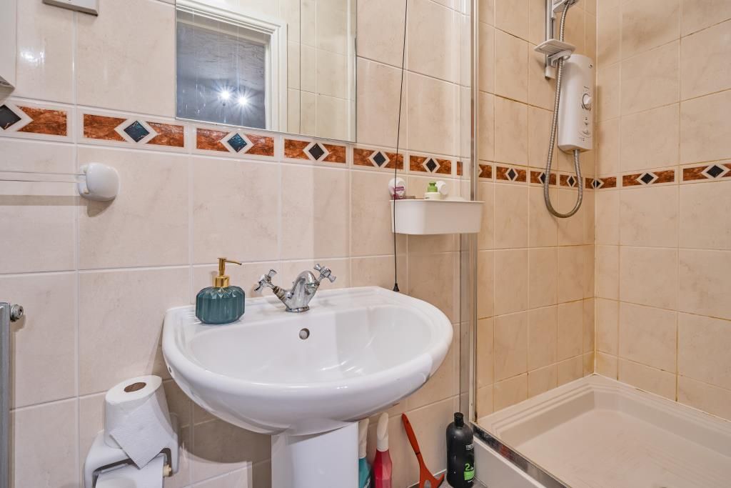 Property photo 3 of 10 Bathroom