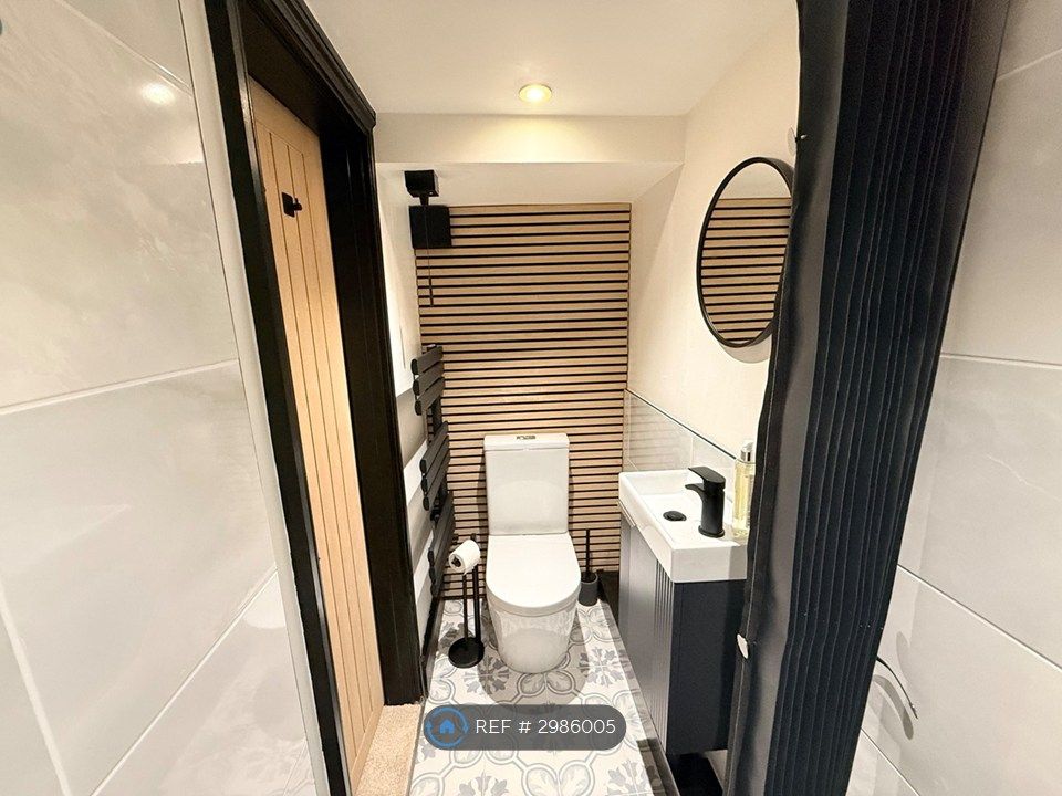 Property photo 3 of 35