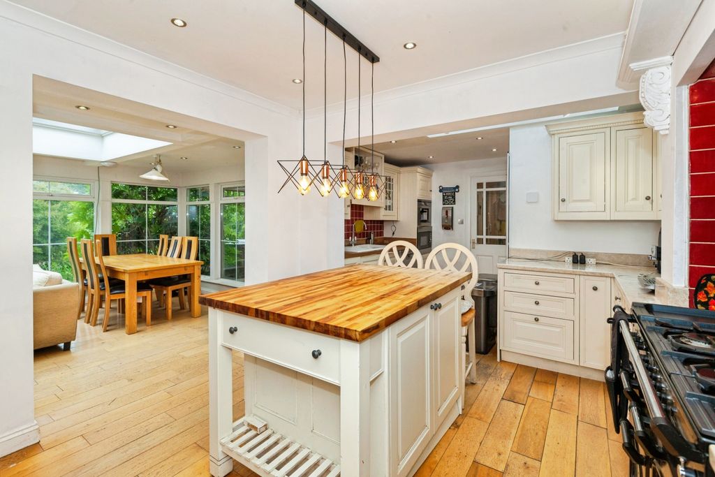 Property photo 2 of 19 Kitchen