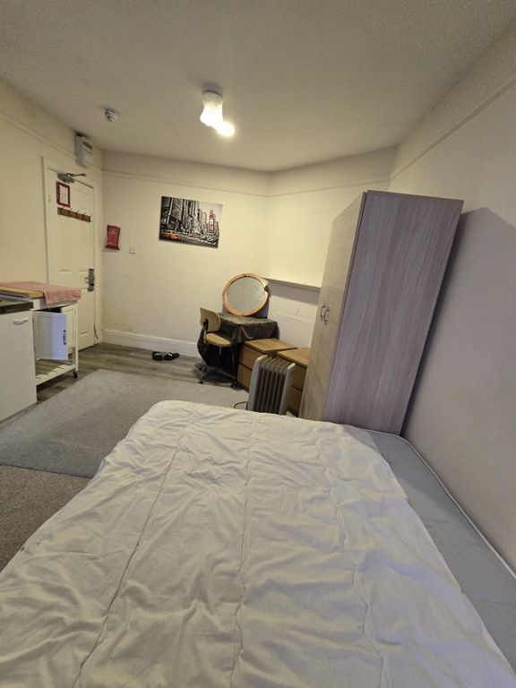 Property photo 2 of 5 Room