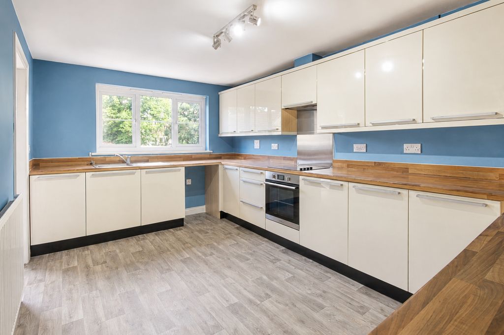 Property photo 2 of 15 18F2d721-Eaff-4630-8A08-c07Bbec2Bdf0