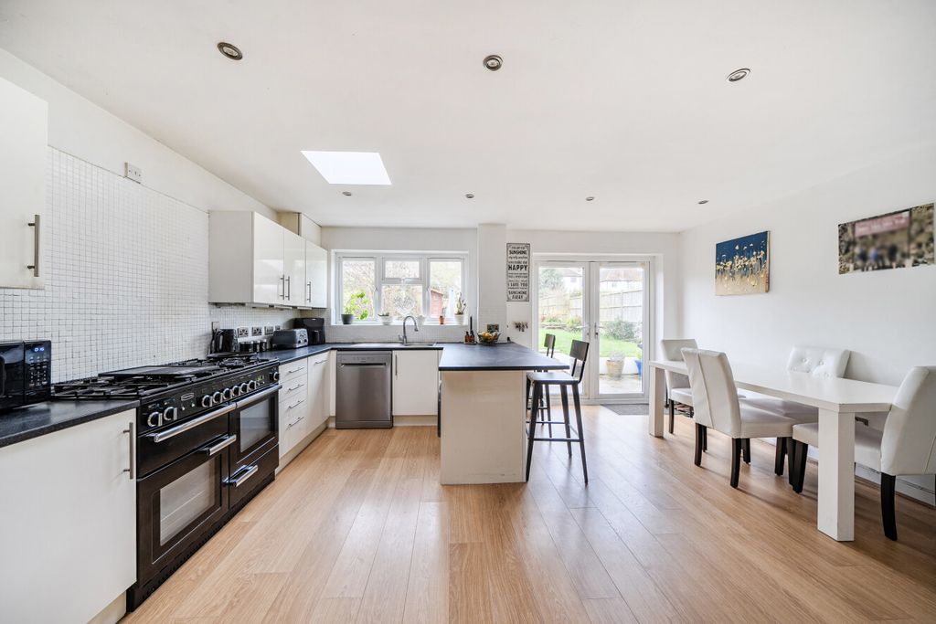 Property photo 2 of 20 1414666-7-699873c...