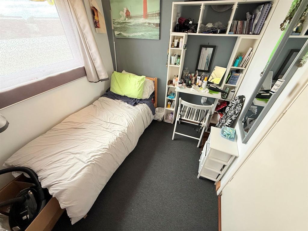 Property photo 3 of 10 Bedroom 2