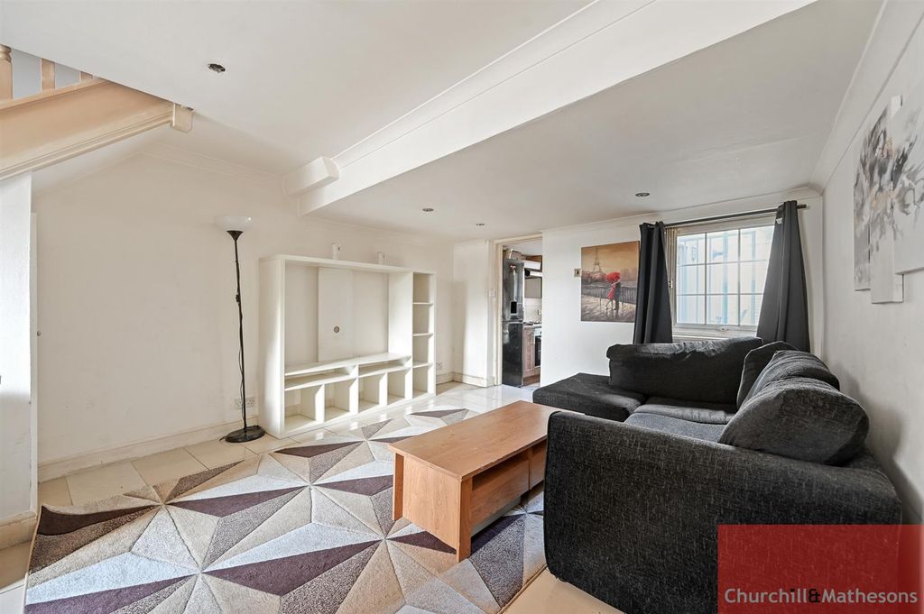 Property photo 2 of 10 Rcchmaa- Old Oak Common Lane (10).Jpg
