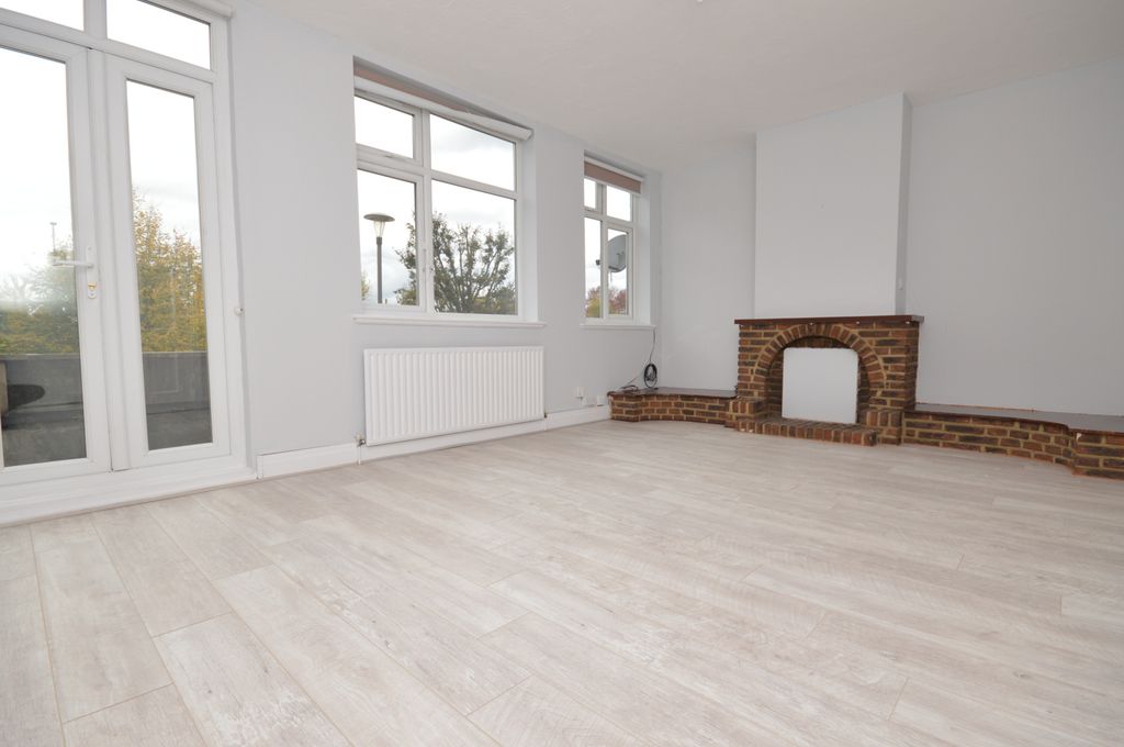 Property photo 1 of 8 3 Bedroom Maisonette To Rent