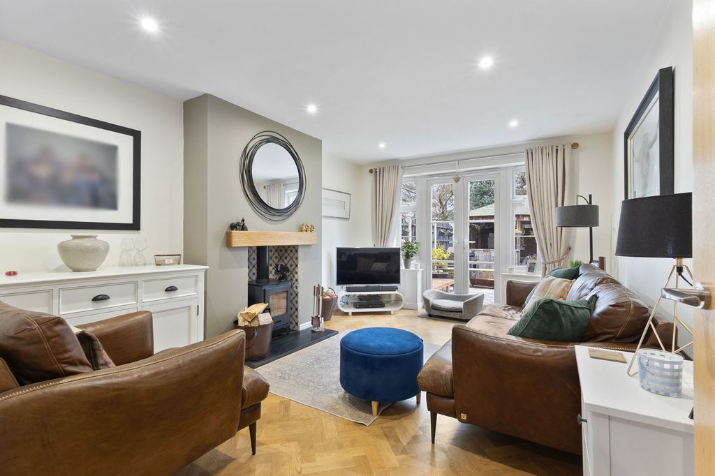 Property photo 2 of 33