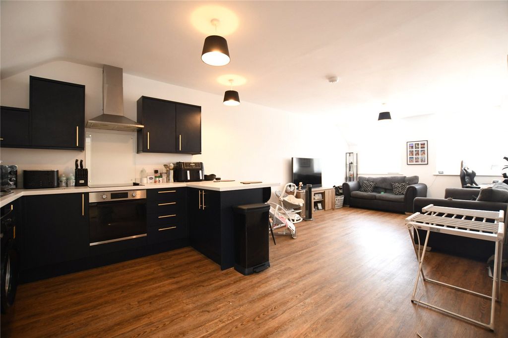 Property photo 2 of 10 Picture No. 15