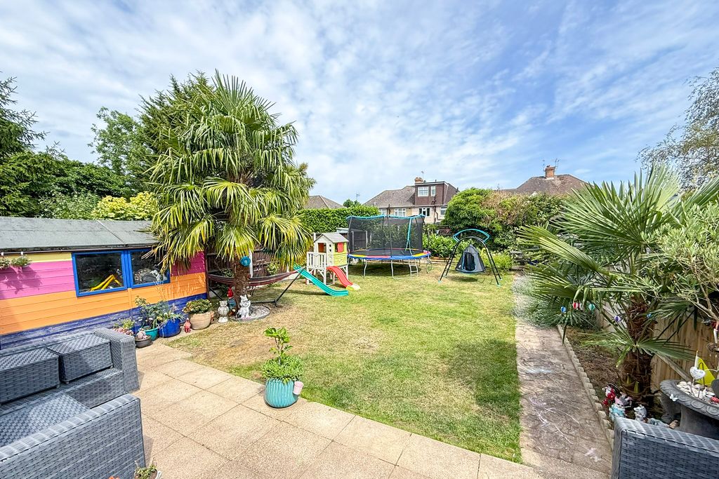 Property photo 2 of 10 Garden