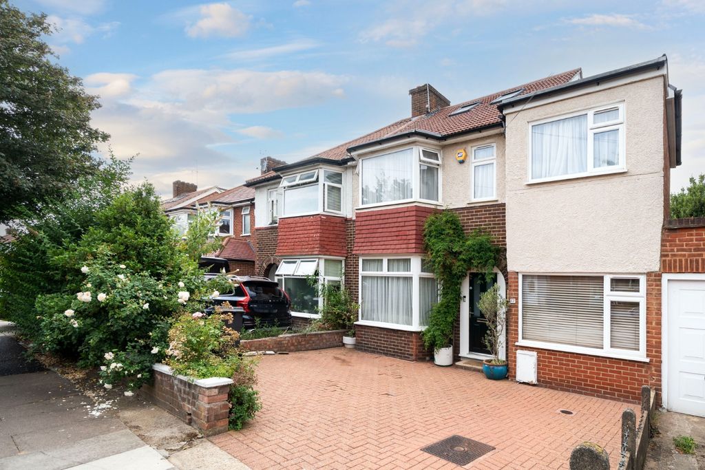 Property photo 2 of 20 5285024