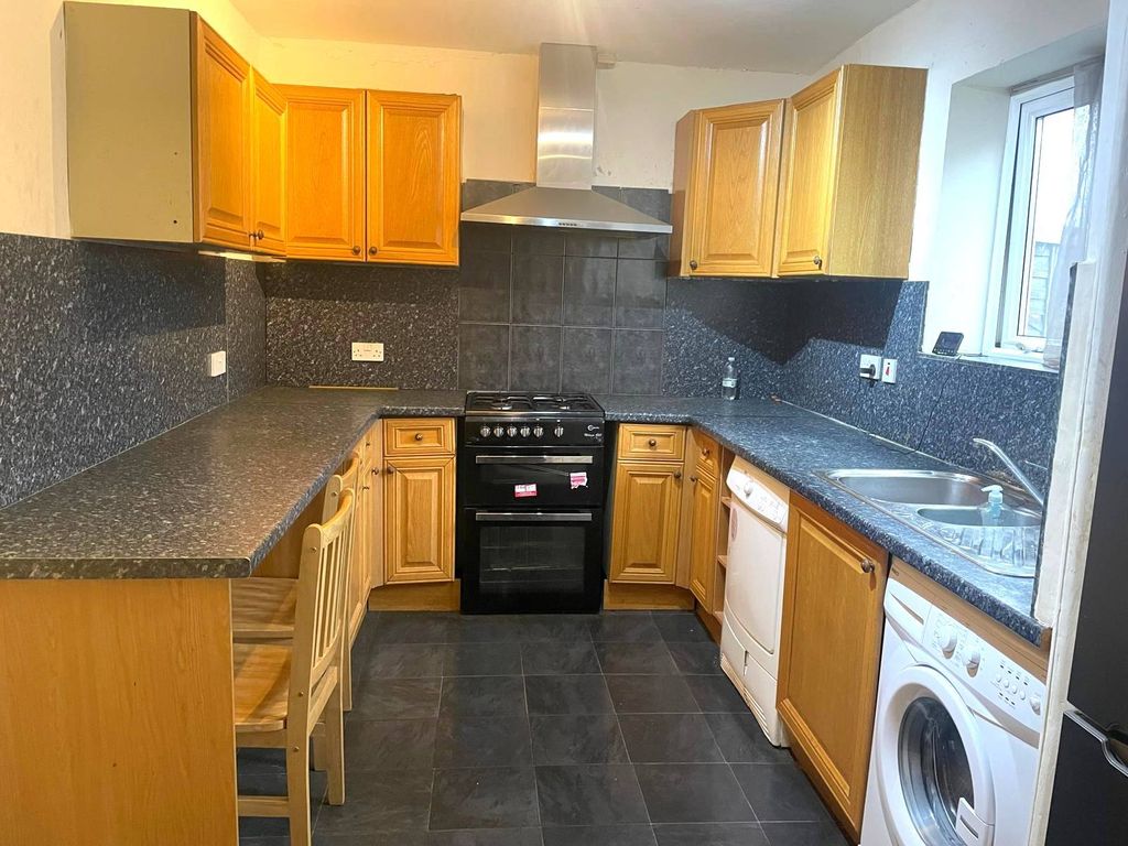 Property photo 3 of 6 Gallery