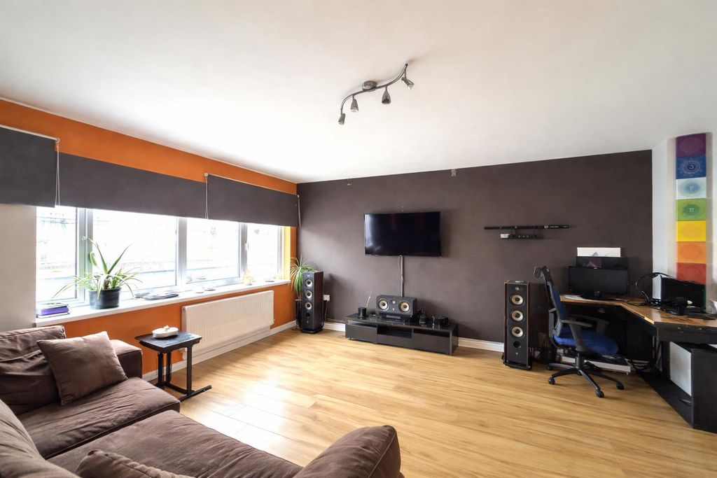 Property photo 2 of 6