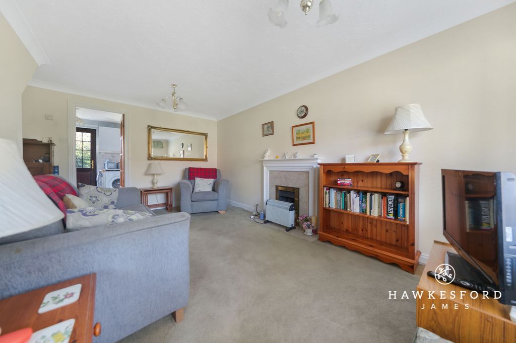 Property photo 2 of 16 Vaughan Drive, Kemsley - Lounge