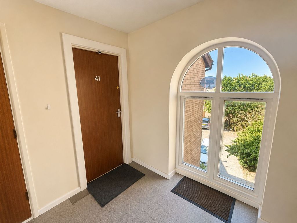 Property photo 2 of 10 Apartment Entrance